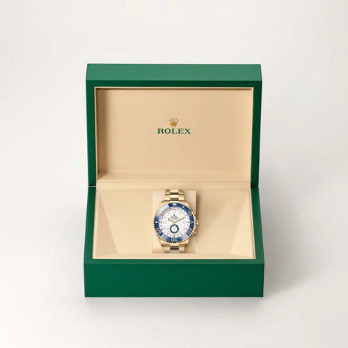 Rolex Yacht-Master II in 18 ct yellow gold with a White dial, Bidirectional rotatable 60-minute graduated bezel with blue Cerachrom insert in ceramic. Moulded, recessed graduations and numerals coated with gold bezel, Oyster, three-piece solid links bracelet