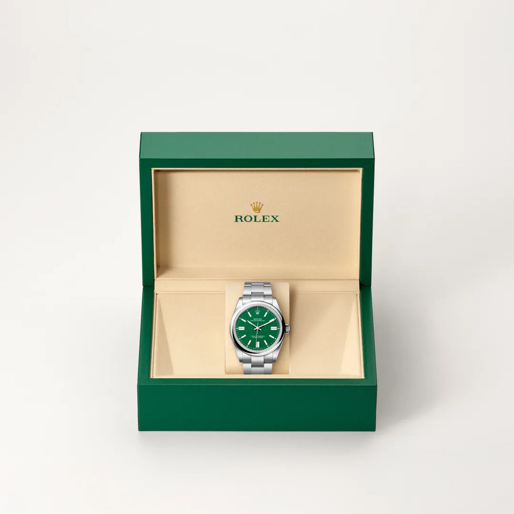 Rolex Oyster Perpetual 41 in Oystersteel with a Green dial, Domed bezel, Oyster, three-piece solid links bracelet