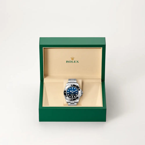 Rolex Rolex Deepsea in Oystersteel with a D-blue dial, Unidirectional rotatable 60-minute graduated, scratch-resistant Cerachrom insert in black ceramic, numerals and graduations coated in platinum bezel, Oyster, three-piece solid links bracelet