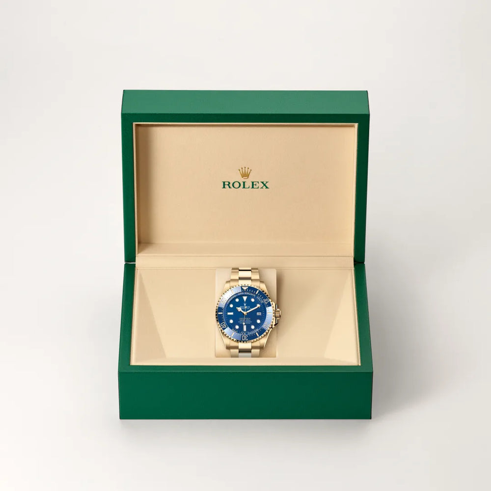 Rolex Rolex Deepsea in 18 ct yellow gold with a Blue dial, Unidirectional rotatable 60-minute graduated, scratch-resistant Cerachrom insert in blue ceramic, numerals and graduations coated in gold bezel, Oyster, three-piece solid links bracelet