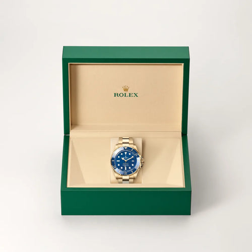 Rolex Rolex Deepsea in 18 ct yellow gold with a Blue dial, Unidirectional rotatable 60-minute graduated, scratch-resistant Cerachrom insert in blue ceramic, numerals and graduations coated in gold bezel, Oyster, three-piece solid links bracelet