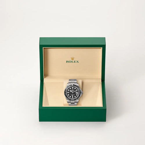 Rolex Yacht-Master 42 in RLX titanium with a Intense black dial, Bidirectional rotatable 60-minute graduated bezel with matt black Cerachrom insert in ceramic, polished raised numerals and graduations bezel, Oyster, three-piece solid links bracelet