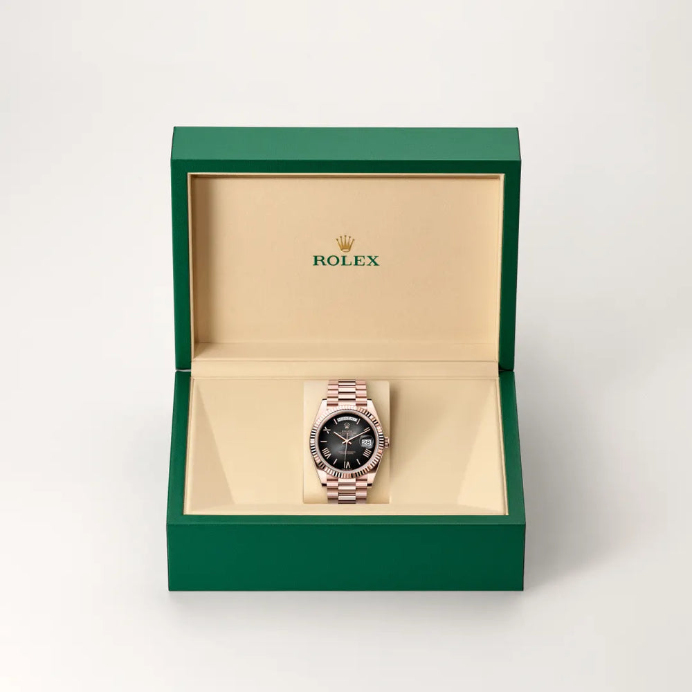Rolex Day-Date 40 in 18 ct Everose gold with a Slate ombré dial, Fluted bezel, President, semi-circular three-piece links bracelet