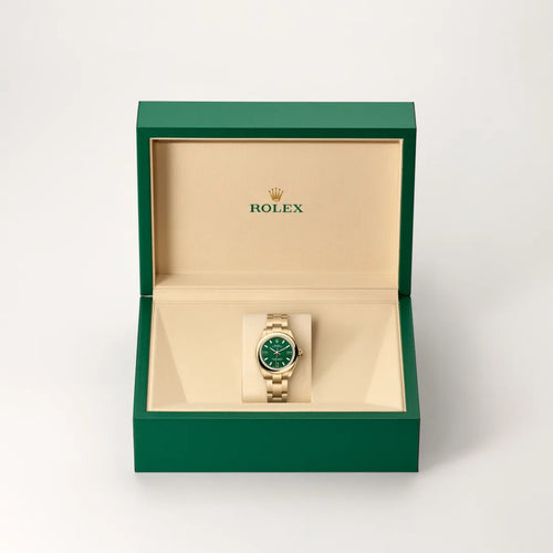 Rolex Oyster Perpetual 28 in 18 ct yellow gold with a Green stone dial, Domed bezel, Oyster, three-piece solid links bracelet