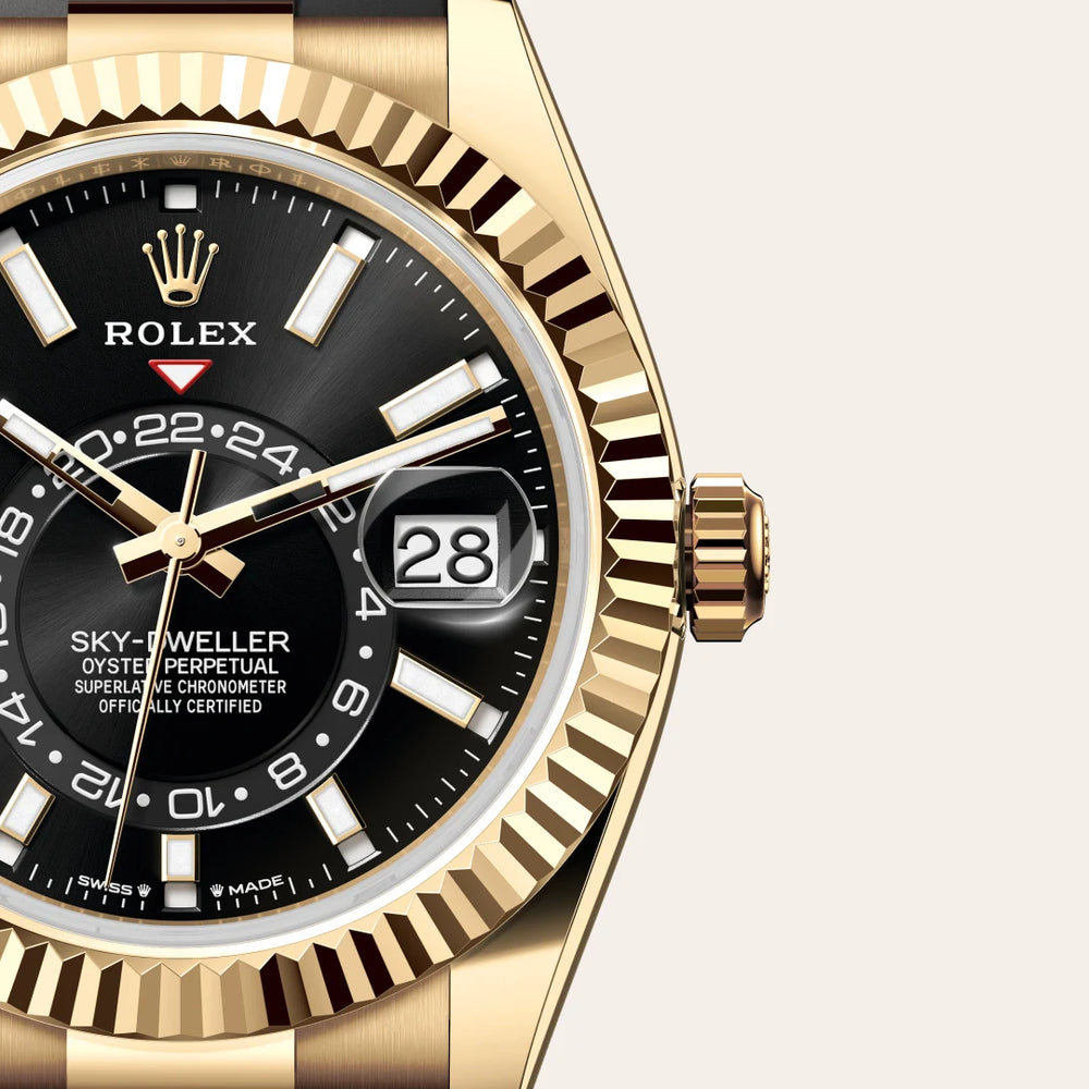 Rolex Sky-Dweller in 18 ct yellow gold with a Bright black dial, Fluted, bidirectional rotatable Rolex Ring Command bezel, Oysterflex bracelet