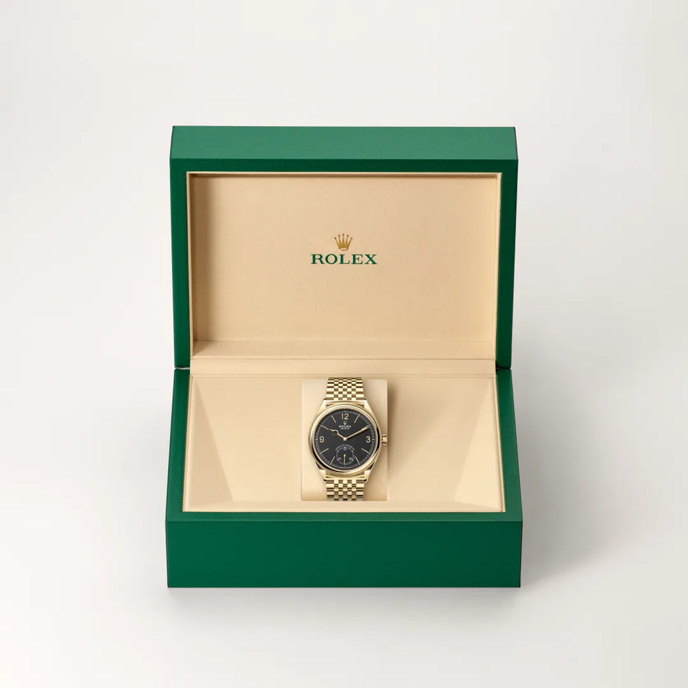 Rolex 1908 in 18 ct yellow gold with a Intense black dial, Domed and fluted bezel, Settimo, seven-piece solid links bracelet